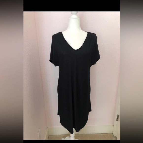 GAP Dresses & Skirts - Gap casual black v- neck short sleeve knit dress XS